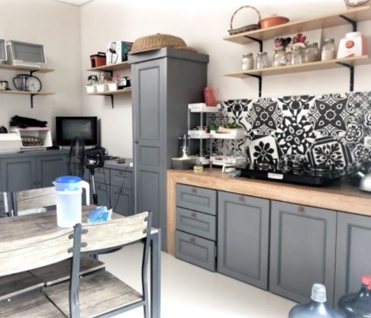 RUMAH MEWAH CLUSTER 2 LANTAI, FULL FURNISHED, JL. RAMBUTAN