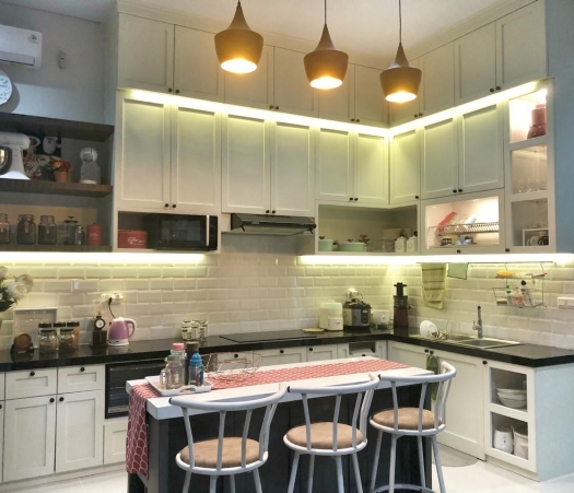 RUMAH MEWAH CLUSTER 2 LANTAI, FULL FURNISHED, JL. RAMBUTAN