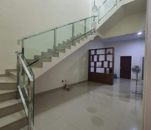 DIJUAL 1 UNIT RUMAH MEWAH, 2 LANTAI, JL. SATRIA