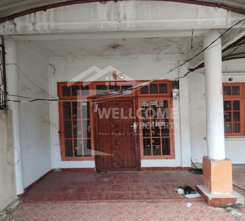 DISEWAKAN RUMAH 2 LANTAI SEMI PERMANEN, JL. LOKOMOTIF